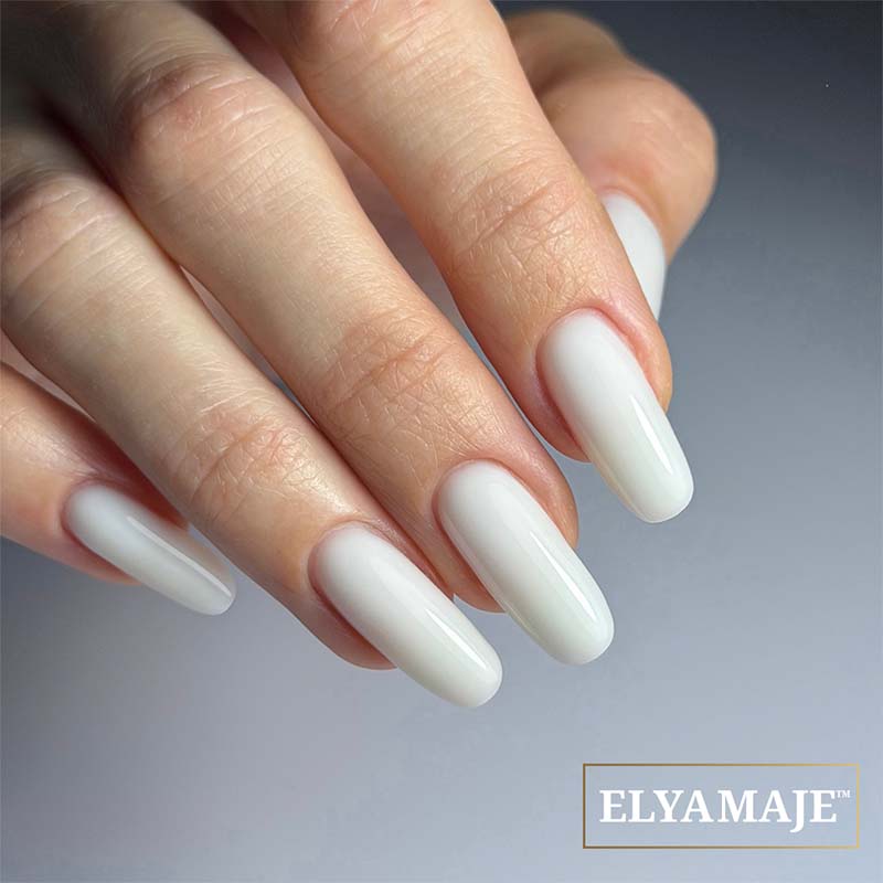 Manucure avec le Creamy Gel 11_Soft White_Elyamaje