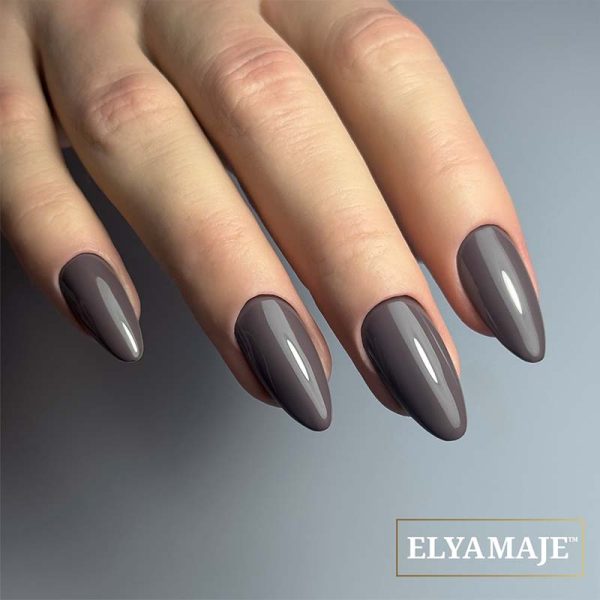 Manucure avec le Vernis Semi-Permanent n°121 – Dark Gray - Elyamaje