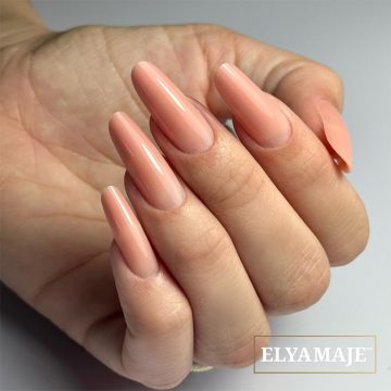 Pose beige nude