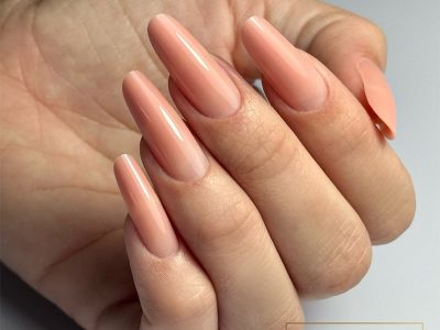 Pose beige nude