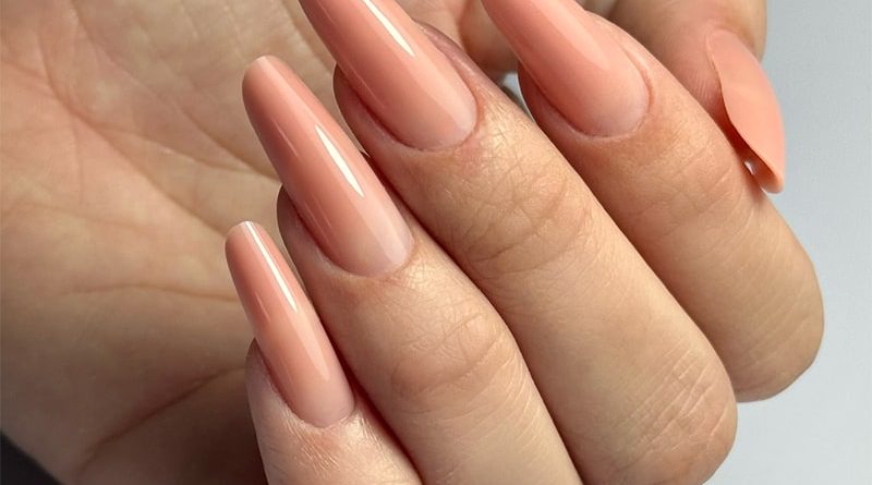 Pose beige nude