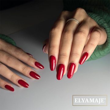 Manucure avec vernis semi-permanent 70