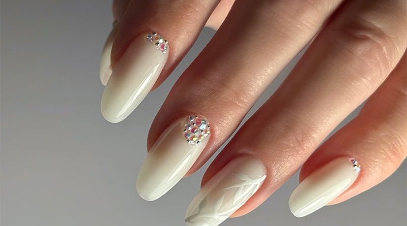 Wedding Pose - inspiration nail art mariage - Elyamaje