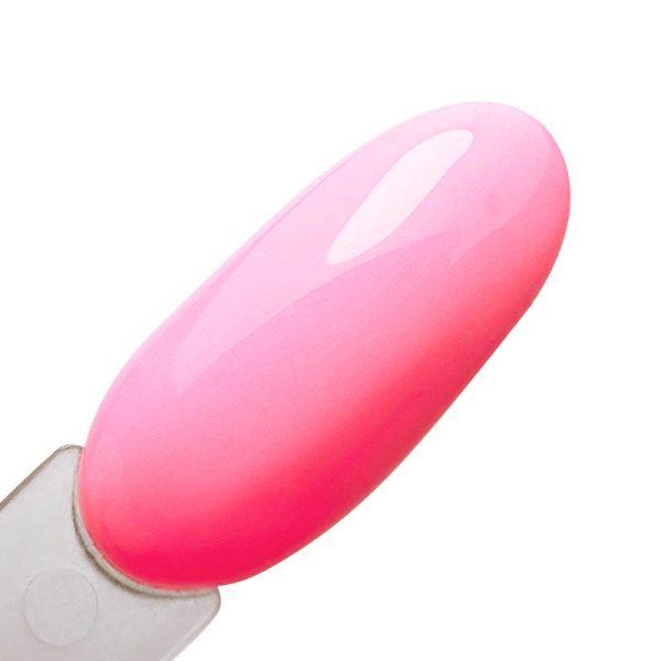 Tips montrant le rendu du vernis semi-permanent Elyamaje n°55 – Mademoiselle, rose fluo