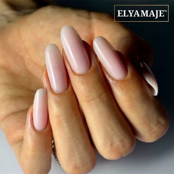 Manucure avec Creamy gel 23- Baby Milk - rose sans limage sans finition