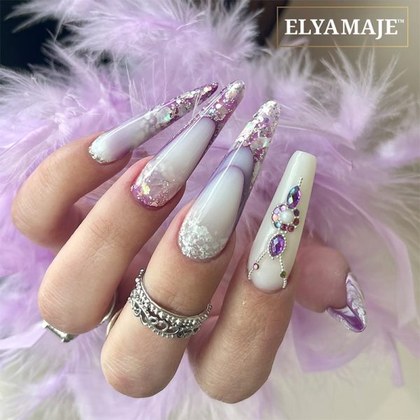 Pose Purple et Strass