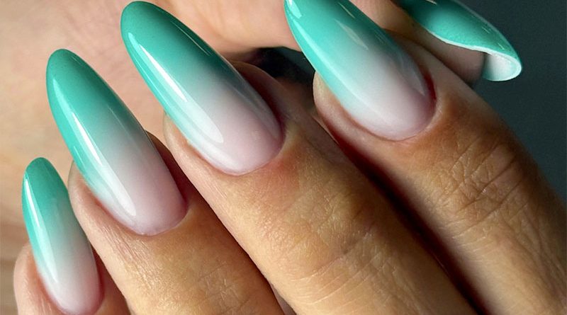 Nail art turquoise