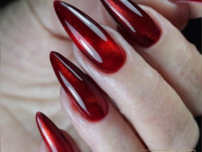 Pose gel rouge scintillant