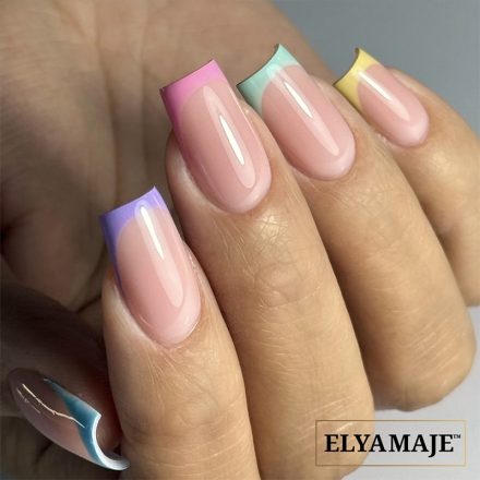Pose d’ongles French colorée multicolore réalisée avec les produits ElyaMaje