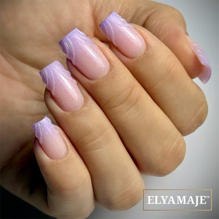 Pose babycolor avec dégradé pastel violet, effet gel givré 3D et finition scintillante.