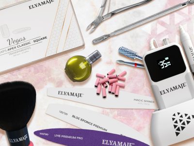 Étape de dépose d’ongles réalisée avec les produits Elyamaje