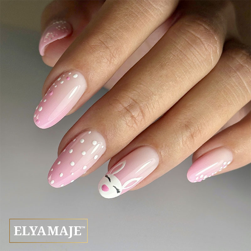Nail art inspiration Pâques aux tons doux et design délicat
