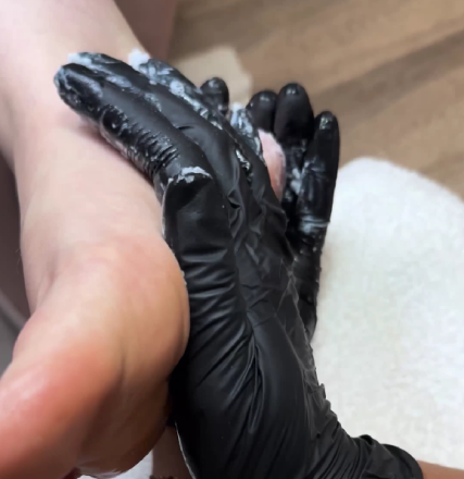Gommage pieds - soin pédicure