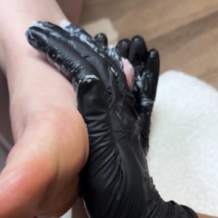 Gommage pieds - soin pédicure