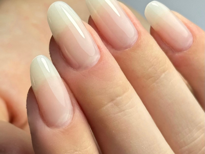 Comblage gel sur ongles naturels - technique de renforcement professionnel pour prothésistes ongulaires