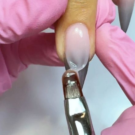 Application gel crémeux en U sur Baby Color