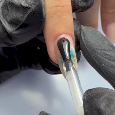 Étape 10 - Nail art cœur coulant
