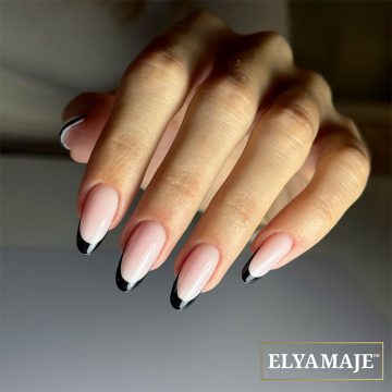 pose d'une french noire sur ongles amande