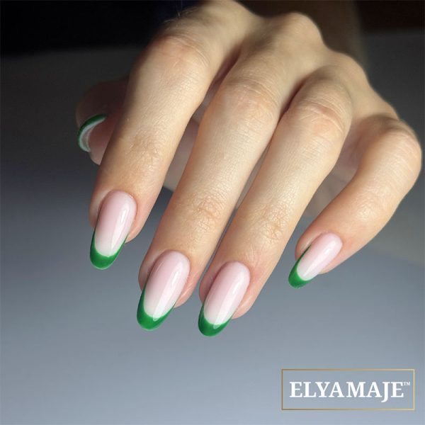 Exemple d'une pose french verte faite avec le Perfect French 06 Green