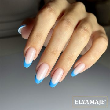 Exemple d'une French colorée bleu faite avec le Perfect French 08 Blue