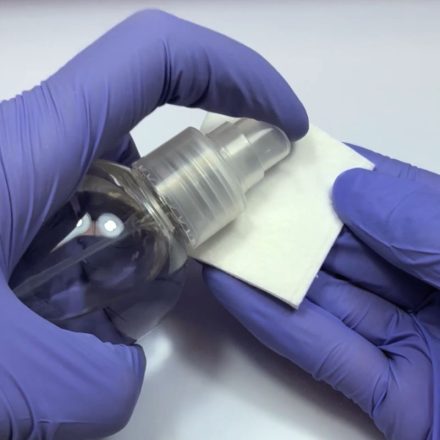 Coton imbibé de cleaner