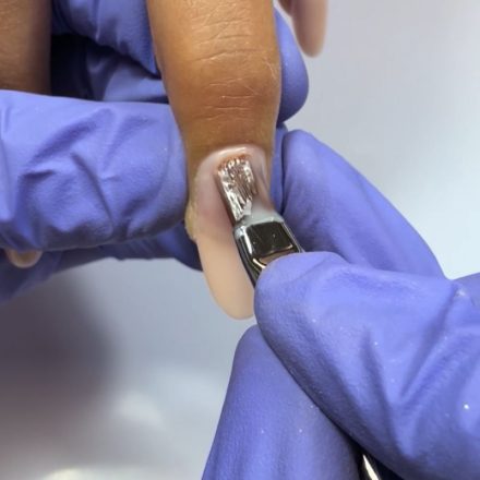 Application d'une fine couche de gel