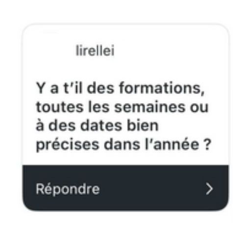 Carte de question d'une abonnée demandant si les formations Elyamaje ont lieu toutes les semaines ou à des dates précises dans l'année.