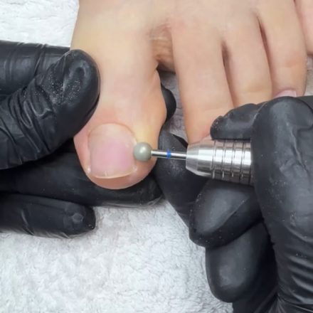 Lissage des contour de l'ongle