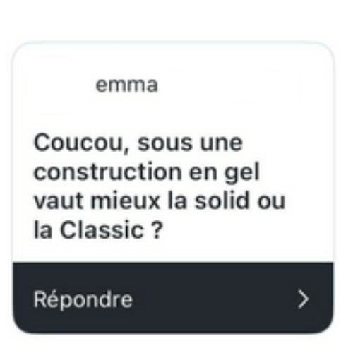 Carte de question d'une abonnée demandant s'il vaut mieux utiliser la base Solid ou la base Classic sous une construction en gel