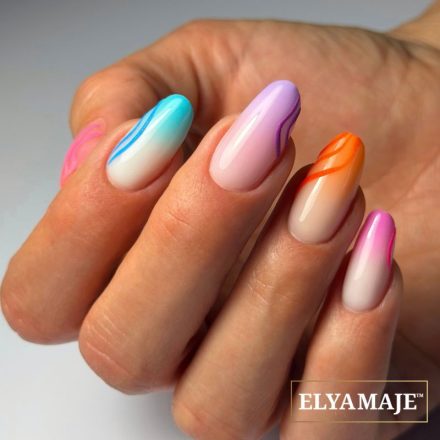 Swirl nails multicolore sur ongles amande : lignes ondulées rose, bleu, violet, orange et fuchsia sur base nude