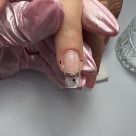 Points de repère au feutre sur capsule pour construction french reverse